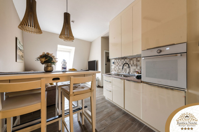 DELUXE DVOSOBAN APARTMAN S POGLEDOM NA GRAD 2, Rustica Nocte Boutique apartmani u centru Požege, Slavonija Požega